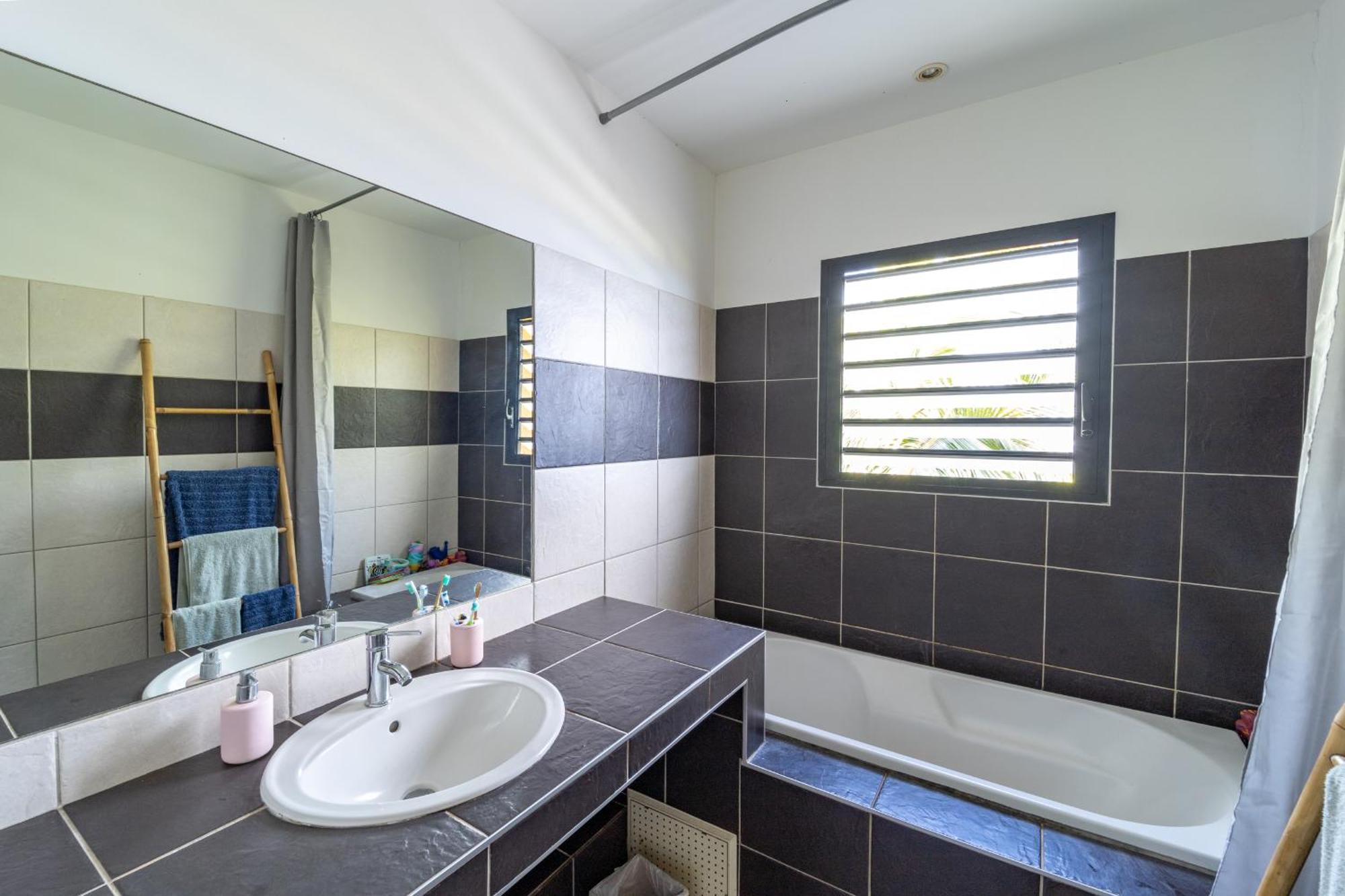 Villa Cactus Avec Piscine Et Vue Mer La Saline Le Bains Luaran gambar
